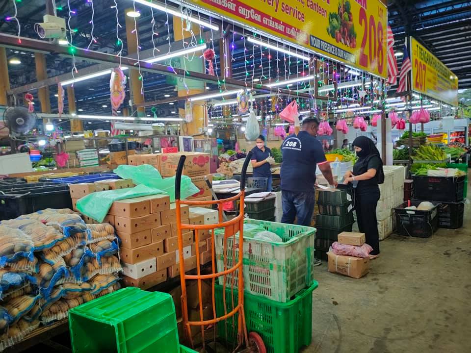 Bahan-bahan segar di pasar